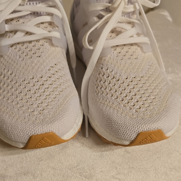 Adidas Women's White Sneakers NWOT - Picture 4 of 11